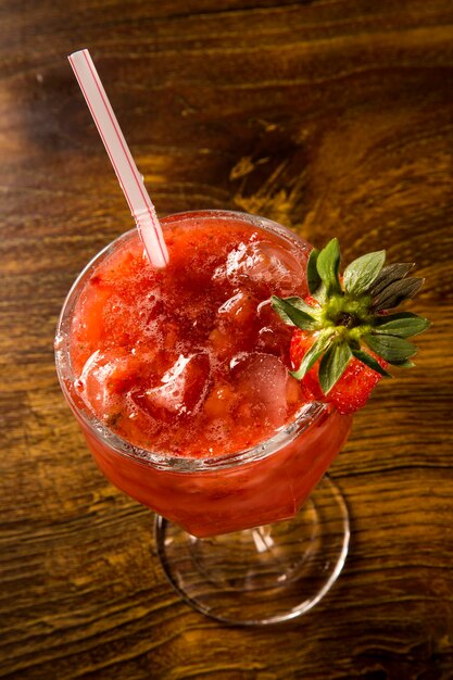 Caipirinha aux fraises fraîches