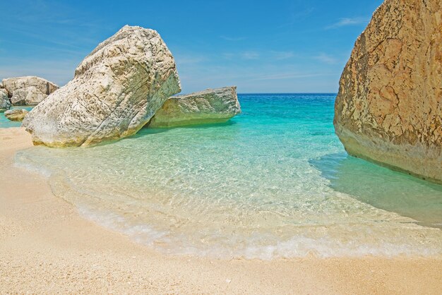 Cala Mariolu par temps clair Sardaigne