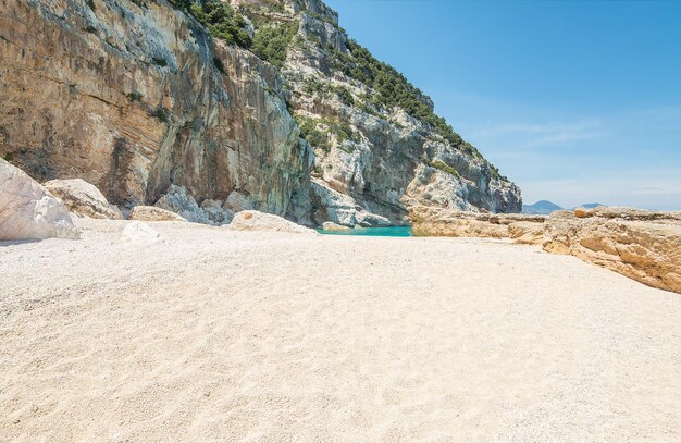 Cala Mariolu par temps clair Sardaigne