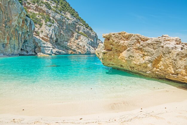 Cala Mariolu par temps clair Sardaigne