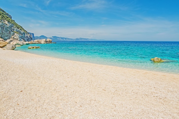 Cala Mariolu par temps clair Sardaigne