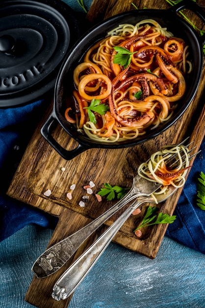 Calamari Fra Diavolo, spaghetti marinara aux fruits de mer