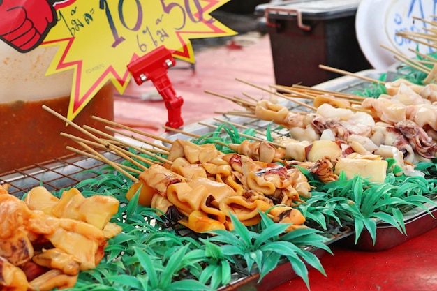 calamars grillés dans l&#39;alimentation de rue