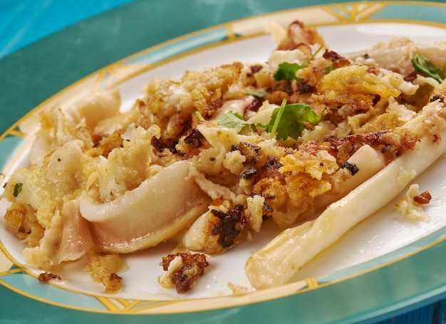 Photo calamars à la romaine, tranches de chique frites en gros plan