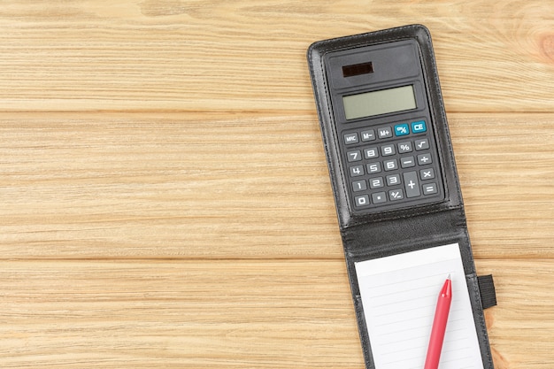 Calculatrice avec cahier en cuir noir relié