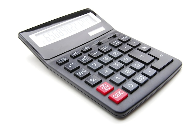 Calculatrice de poche sur fond blanc