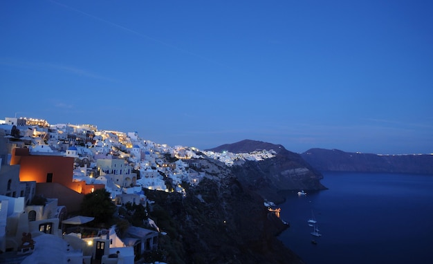 Caldeira d'Oia la nuit Santorini Grèce