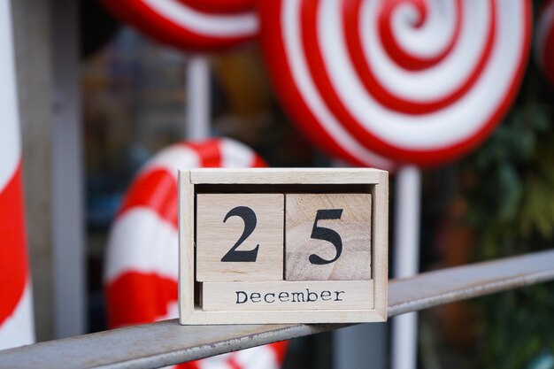 Calendrier en bois avec date de Noël