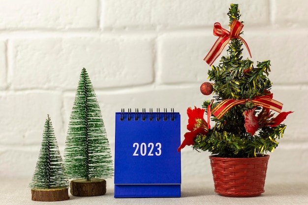 Calendrier de bureau pour la nouvelle année 2023 sur fond clair