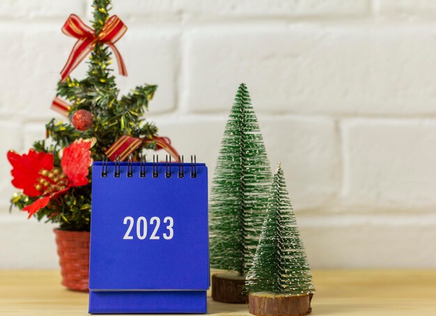 Calendrier de bureau pour la nouvelle année 2023 sur fond clair