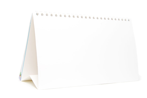 calendrier papier isolé sur fond blanc
