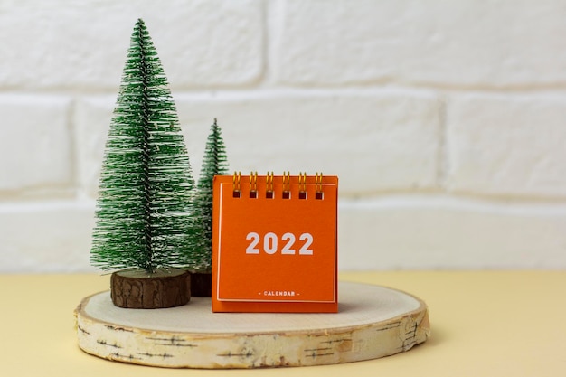 Calendrier pour la nouvelle année 2022.Calendrier de bureau sur fond clair.