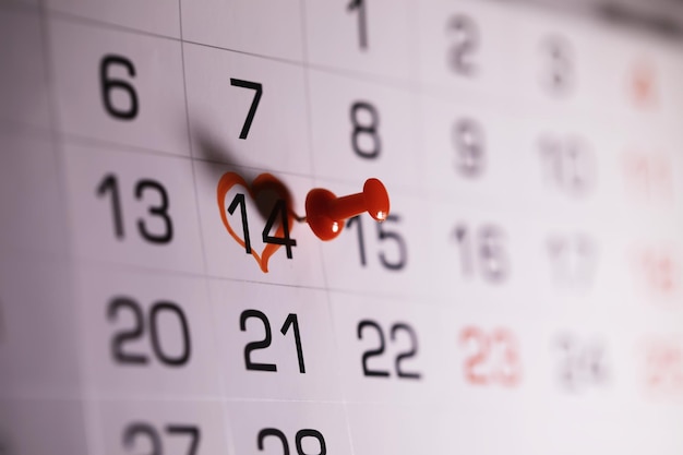 Photo calendrier de la saint-valentin avec date encerclée le 14 février