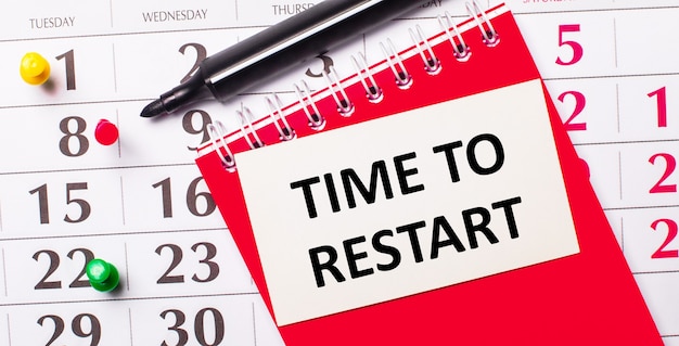 Sur Le Calendrier Se Trouve Une Carte Blanche Avec Le Texte Time To Restart