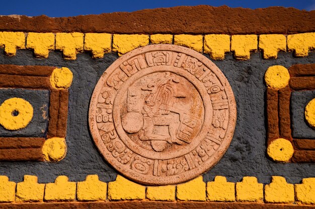 Calendrier typique de l'art maya Ruines en bas-relief