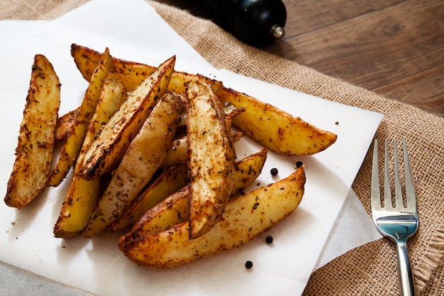 Cales de pommes de terre au four - légumes bio faits maison, collations de pommes de terre végétaliennes