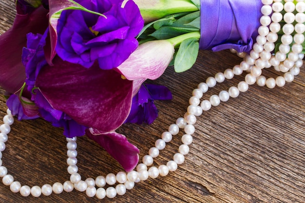 Calla lilly et fleurs d'eustoma