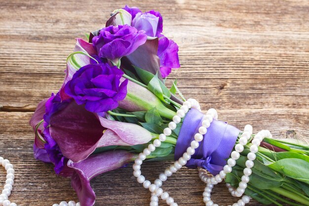 Calla lilly et fleurs d'eustoma