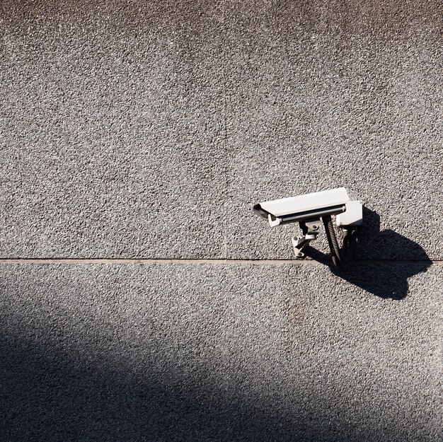 Photo caméra de sécurité sur le mur du bâtiment