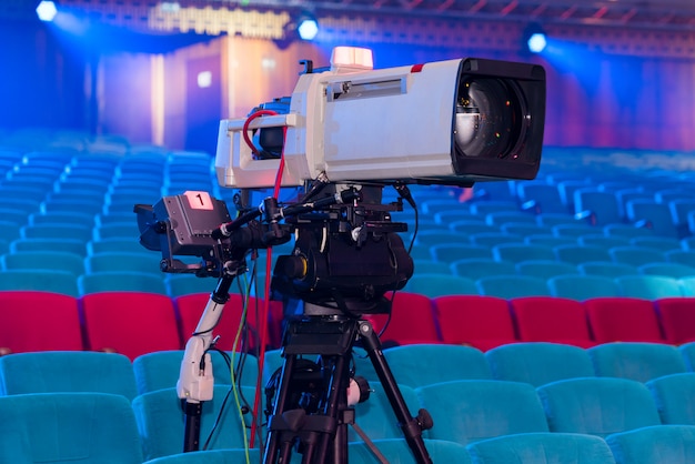 Une caméra de télévision professionnelle pour filmer des concerts et des événements