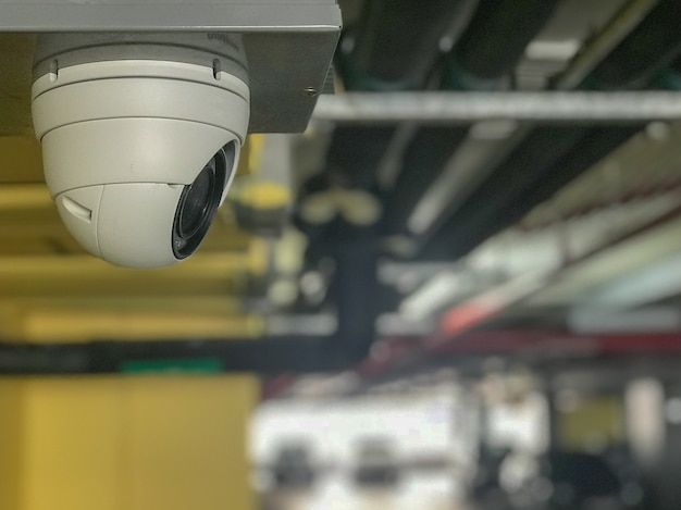 Caméra De Vidéosurveillance Installée Sur Le Parking