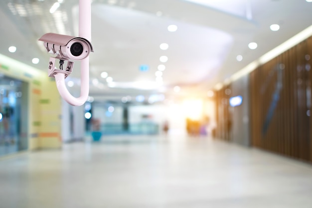 Caméras en circuit fermé (CCTV) dans les rues de la grande ville