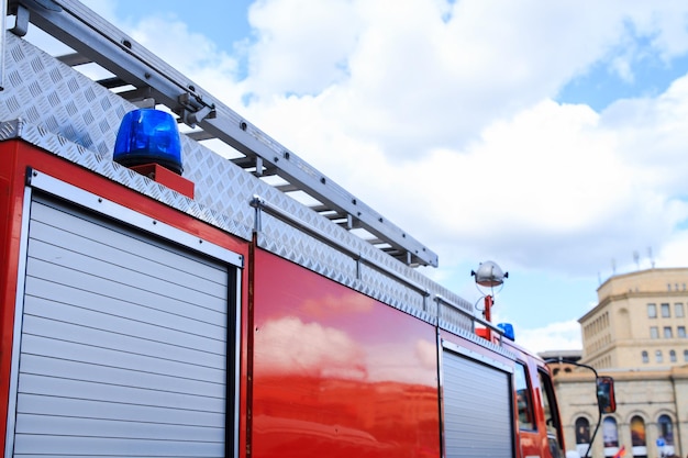 Camion de pompiers dans la rue