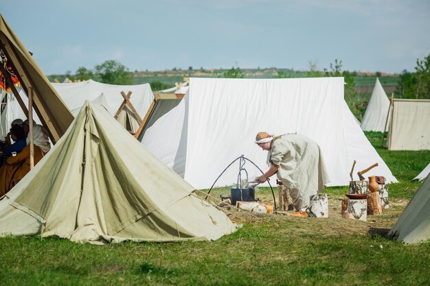 Camp de tentes militaires