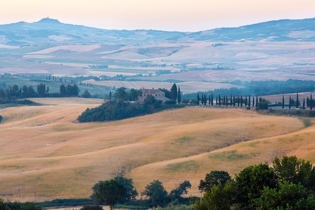 Campagne du lever du soleil Italie