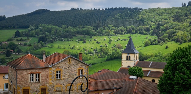 Campagne française au printemps