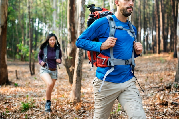 Les campeurs dans une aventure