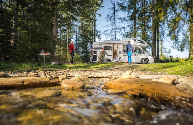 Camping à sec avec des amis