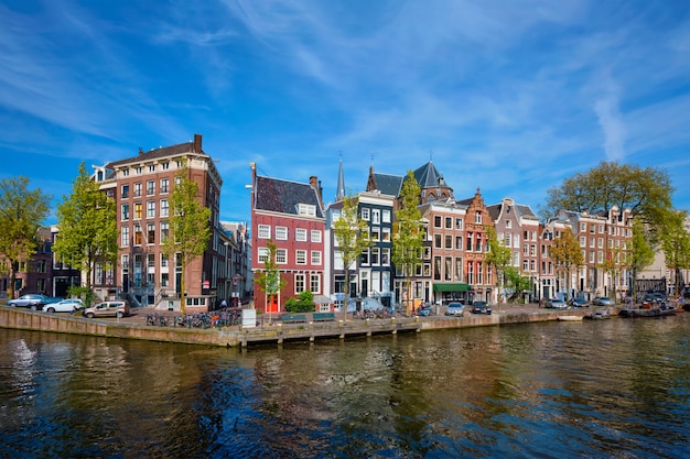 Canal D'amsterdam, Pont Et Maisons Médiévales