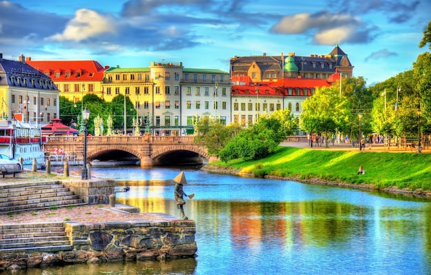 Canal dans le centre historique de Göteborg en Suède