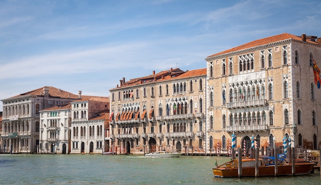 Canal Grande est le canal le plus important de Venise avec un point de vue magnifique