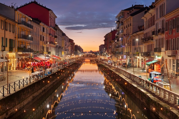 Photo canal navigli milan italie au crépuscule