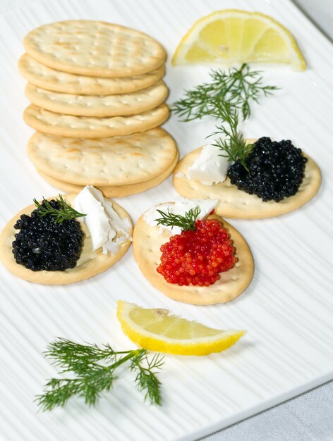 canape de caviar noir et rouge