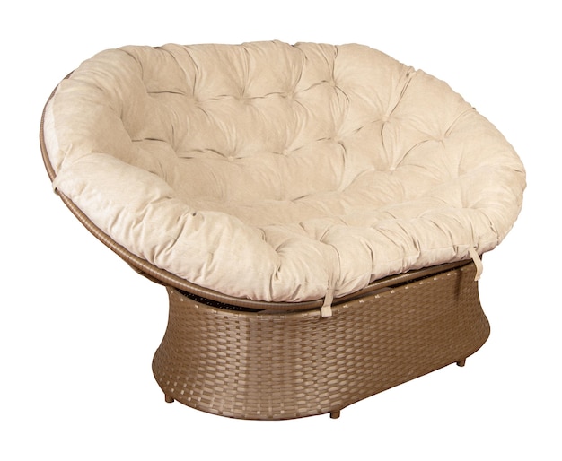 Canapé en osier de rotin avec coussin moelleux. Mobilier de jardin.