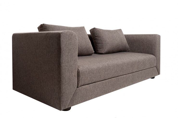 Canapé en tissu gris moderne avec des oreillers isolés sur blanc.