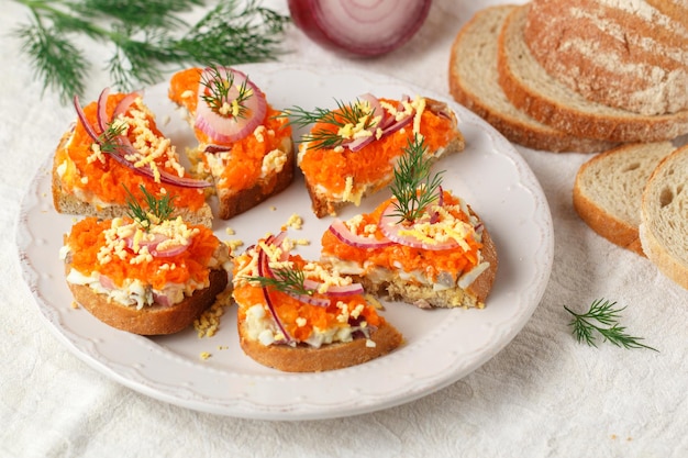 Canapés toasts sandwichs