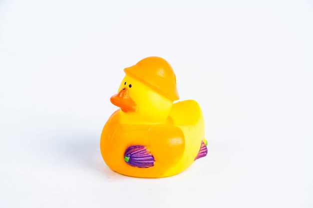 Canard de bain sur fond blanc canard jouet mignon canard en caoutchouc