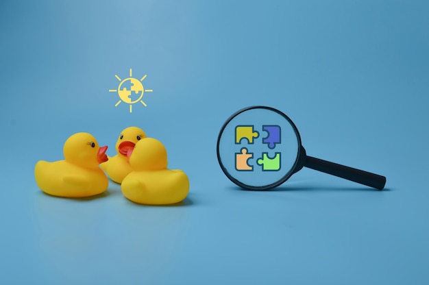 Canards jouets et symboles de puzzle Concept de coopération et de partenariat en matière de stratégie de travail d'équipe