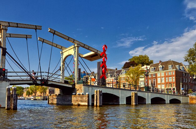 Canaux et bateaux d'Amsterdam. Hollande