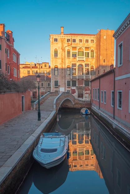 Canaux d'eau dans la ville de Venise