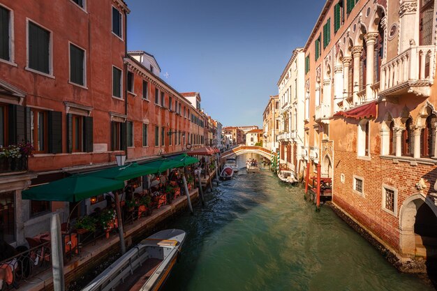 Canaux d'eau de renommée mondiale de Venezia, Vénétie, Italie.