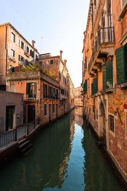 Canaux d'eau de renommée mondiale de Venezia, Vénétie, Italie.