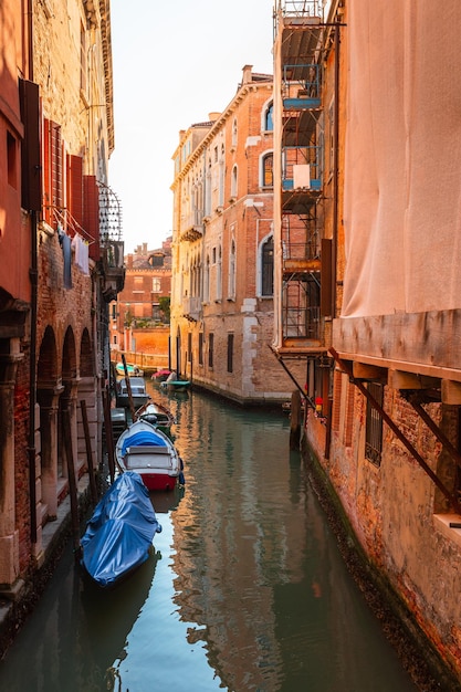 Canaux d'eau de renommée mondiale de Venezia, Vénétie, Italie.