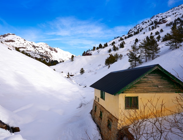 Candanchu neige à Huesca sur les Pyrénées Espagne