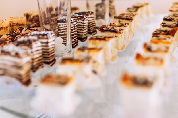 Candy bar et mariage avec buffet de douceurs avec cupcakes et dess