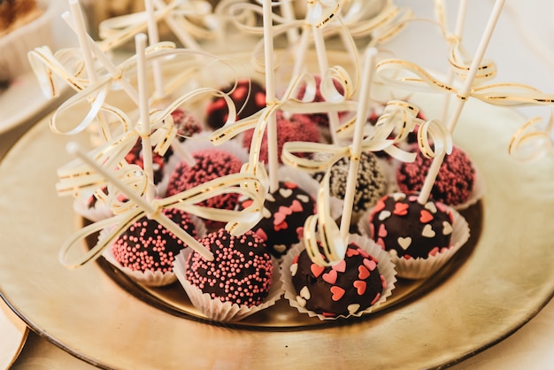 Candy bar. Table avec des bonbons au mariage